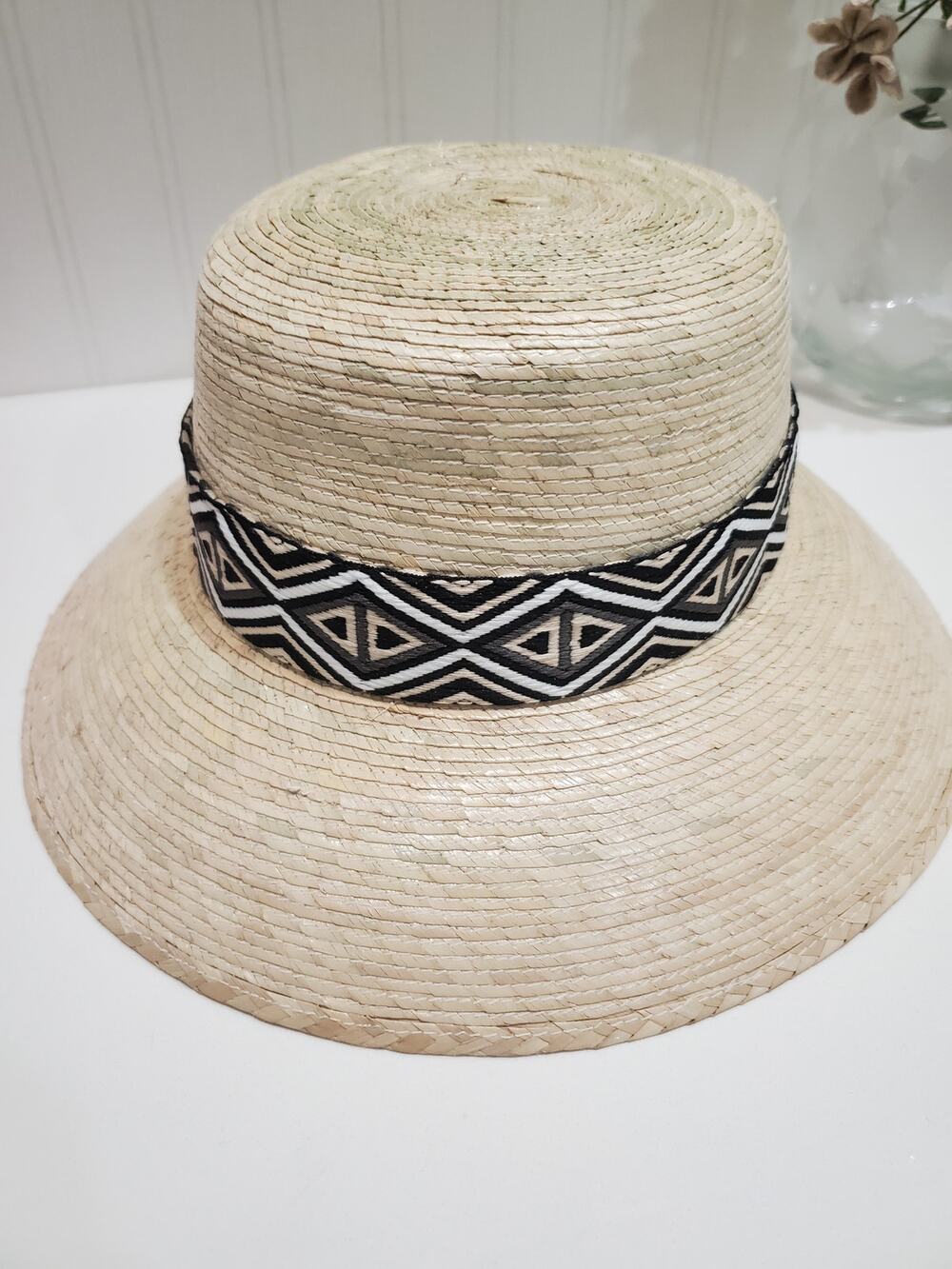 Chisme Lifestyle Alexa Palm Bucket Hat